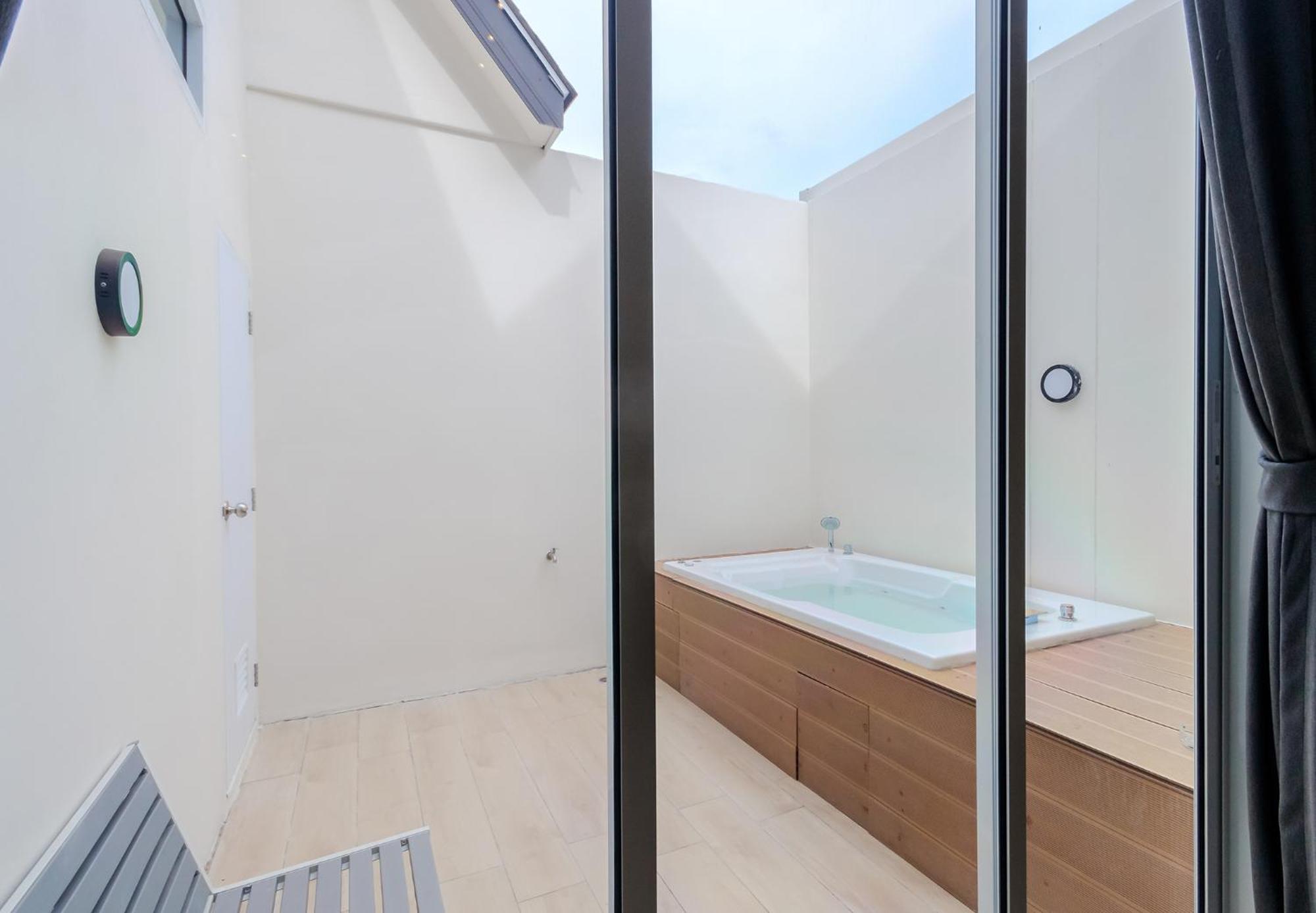 Nidhra นิทรา Apartment Ban Lat Krachaeng Exterior foto